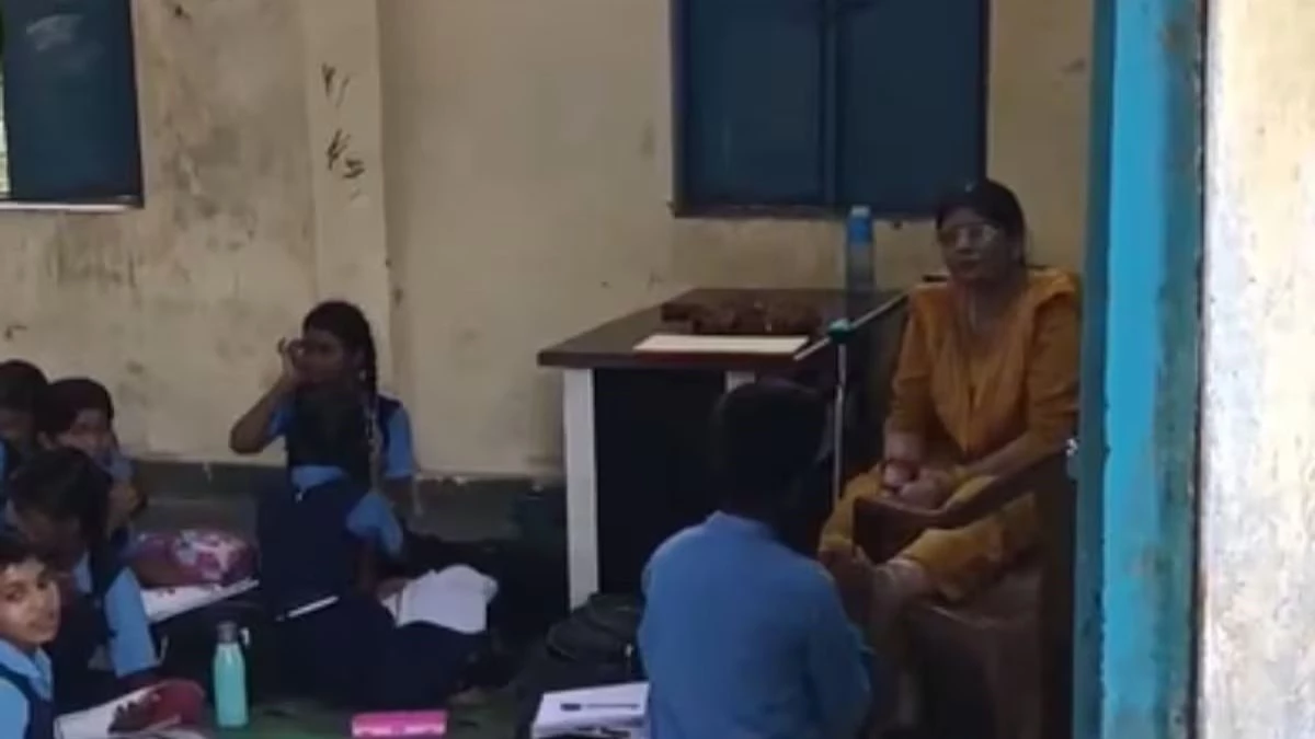 भोपाल में सरकारी स्कूल की शिक्षिका का पैर दबवाते हुए वीडियो वायरल, जानें पूरा मामला
