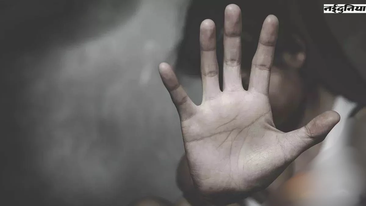 हेड मास्टर की दरिंदगी... बच्चियां बोलीं- सर गंदी चीजें दिखाते थे और Bad Touch करते थे, शिक्षक और सहायक निलंबित