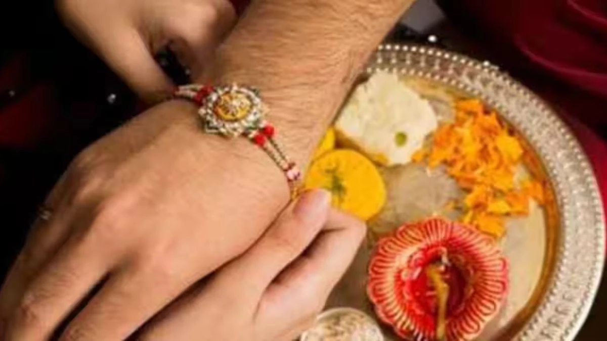 त्योहार बना मातम का दिन! जिस बहन के हाथों राखी बंधवाने घर को निकले थे, उसने ही दी मुखाग्नि