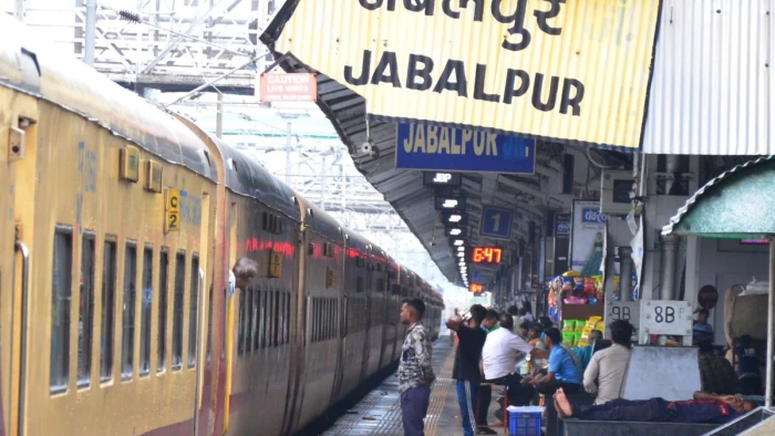 बिलासपुर, रायपुर की राह में ट्रेनों की चाल बिगड़ी, जबलपुर के यात्रियों के लिए परेशानी का सबब
