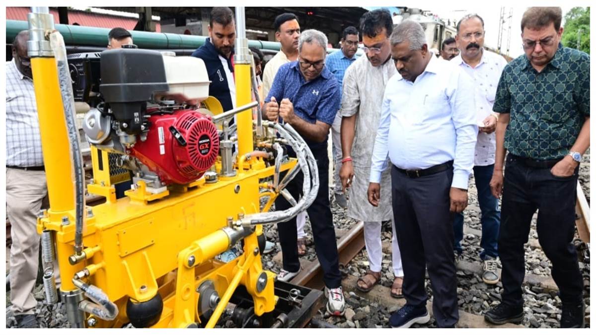 रेलवे का बड़ा कदम! SECR जोन को मिली अत्याधुनिक हाइड्रोलिक टैम्पिंग मशीन, सुरक्षित और सुचारु होगा सफर