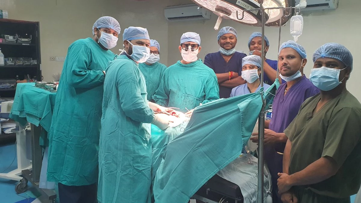Tumor Surgery: हार्ट और फेफड़े की धमनियों में चिपका हुआ था ट्यूमर, ऑपरेशन के दौरान एक गलती से जा सकती थी मरीज की जान