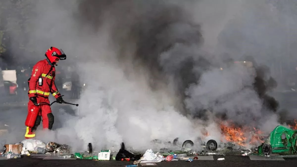 France Protests: नेपाल के बाद फ्रांस में उबाल, पेरिस की सड़कों पर हिंसक प्रदर्शन और आगजनी; 200 से ज्यादा गिरफ्तार