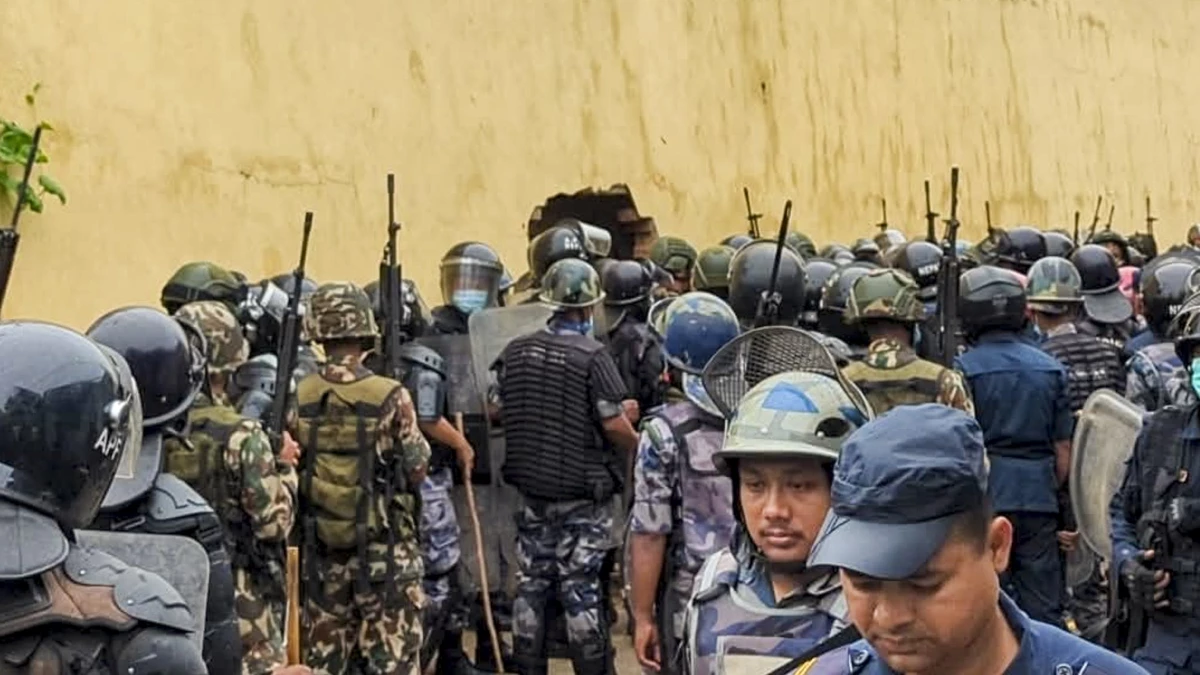 Nepal Crisis: नेपाल की जेल तोड़कर भागे 7 कैदी भारत में घुसने की कर रहे थे कोशिश, जवानों के हत्थे चढे़ं