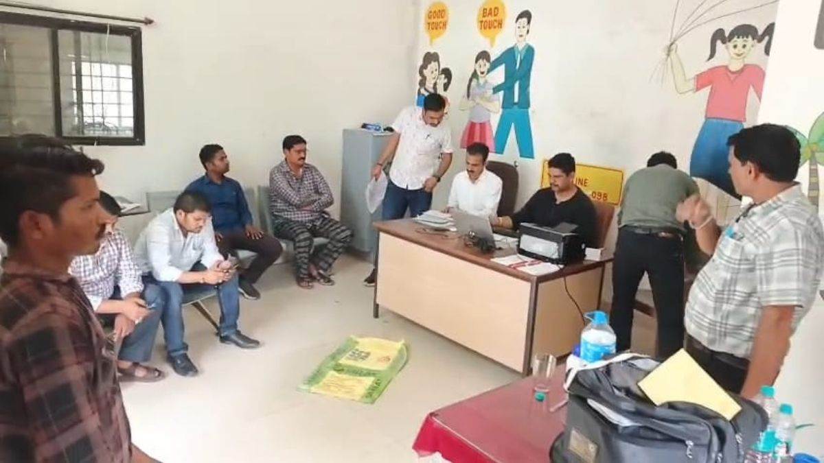 पन्ना में 47 हजार रिश्वत लेते पटवारी गिरफ्तार, केन-बेतवा मुआवजा दिलाने के एवज में मांगे थे