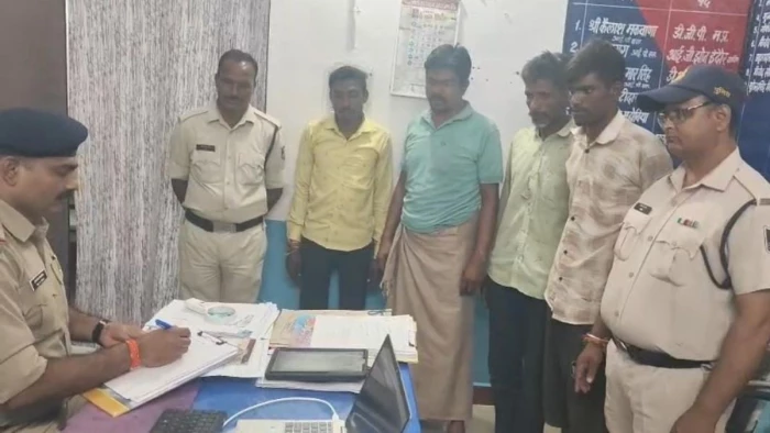झाबुआ में भूत-प्रेत की बाधा दूर करने के नाम पर जलते कंडे के कोयले रख धार की महिला के जलाए दोनों हाथ