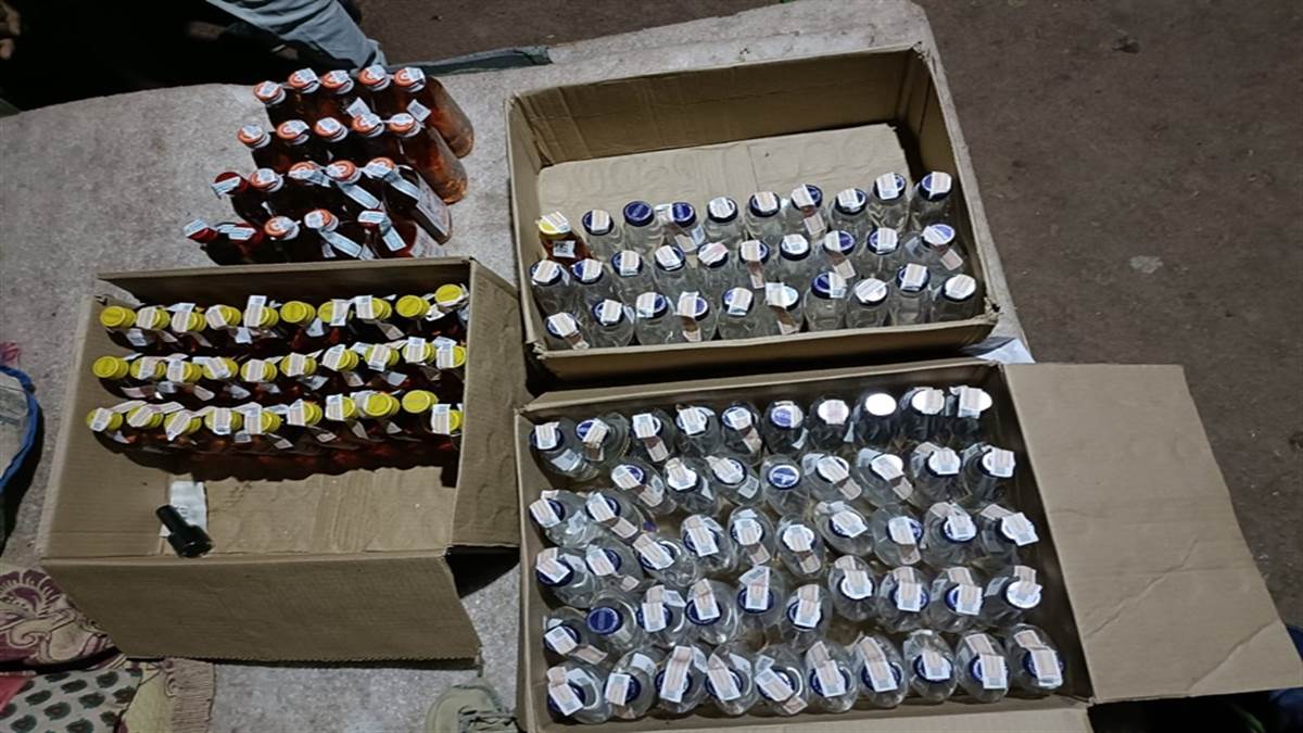 Action Against Liquor हुक्काबार पर छापा, शराब और गांजा तस्करों को भी