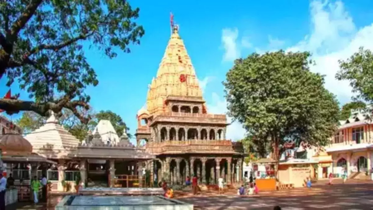 Mahakal Ujjain News: महाकाल में घूम रही थी संदिग्ध महिला, हाथ में थे उर्दू में छपे स्टीकर, पूछताछ में निकला अजमेर कनेक्शन