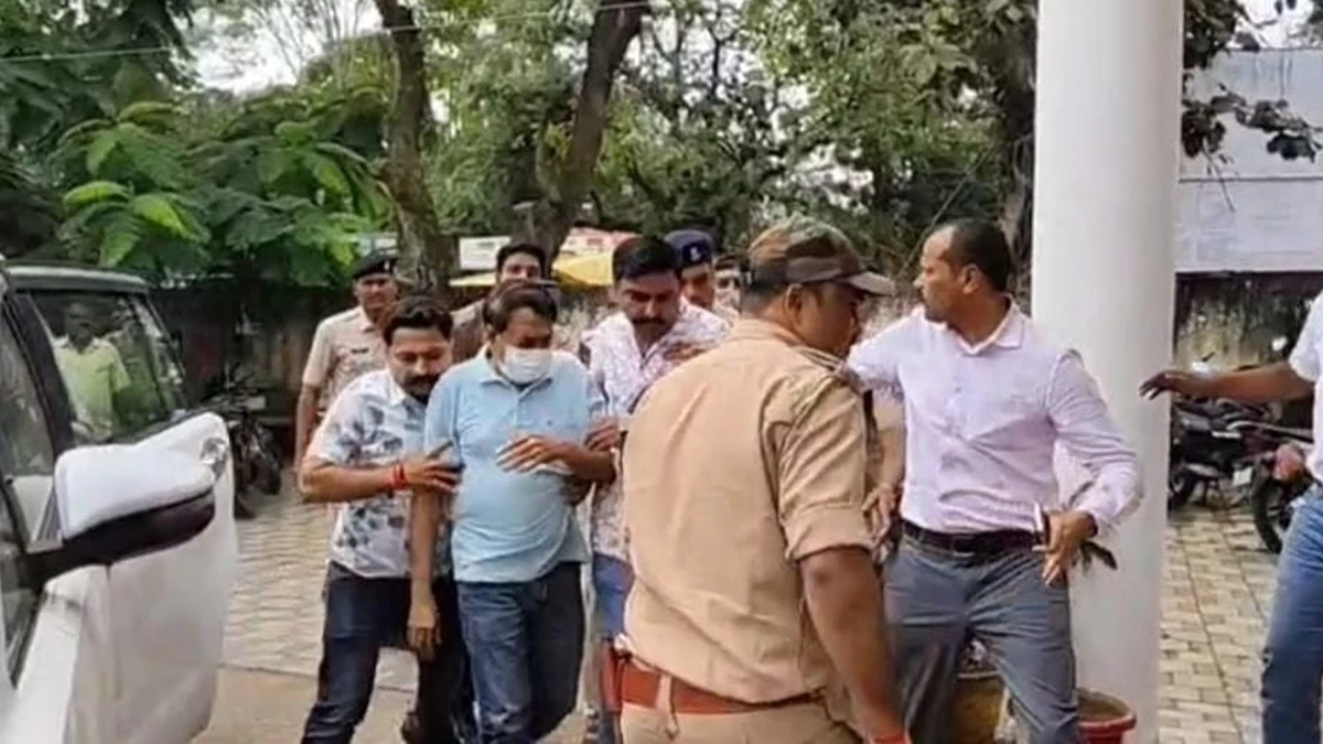 Cough Syrup Case: कफ सीरप कंपनी के मालिक को परासिया थाने लेकर पहुंची एसआईटी, कोर्ट में किया जाएगा पेश