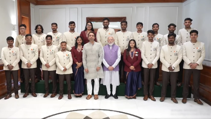 अरे वाह! मध्य प्रदेश से आप अकेले हैं.. पीएम मोदी ने पन्ना के अजय अहिरवार को सराहा