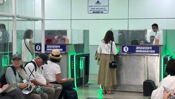 सिंगापुर से नॉन शेड्यूल उड़ान पहुंची भोपाल, 57 लोगों को लेकर पहुंचा बोइंग 757 विमान, 11 अक्तूबर को होगी वापसी