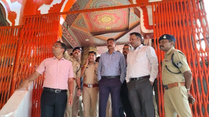 देवास में माता टेकरी पर श्रद्धालुओं की भीड़ संभालने के लिए दो होल्डअप एरिया, नगर निगम के पास कर सकेंगे पार्किंग