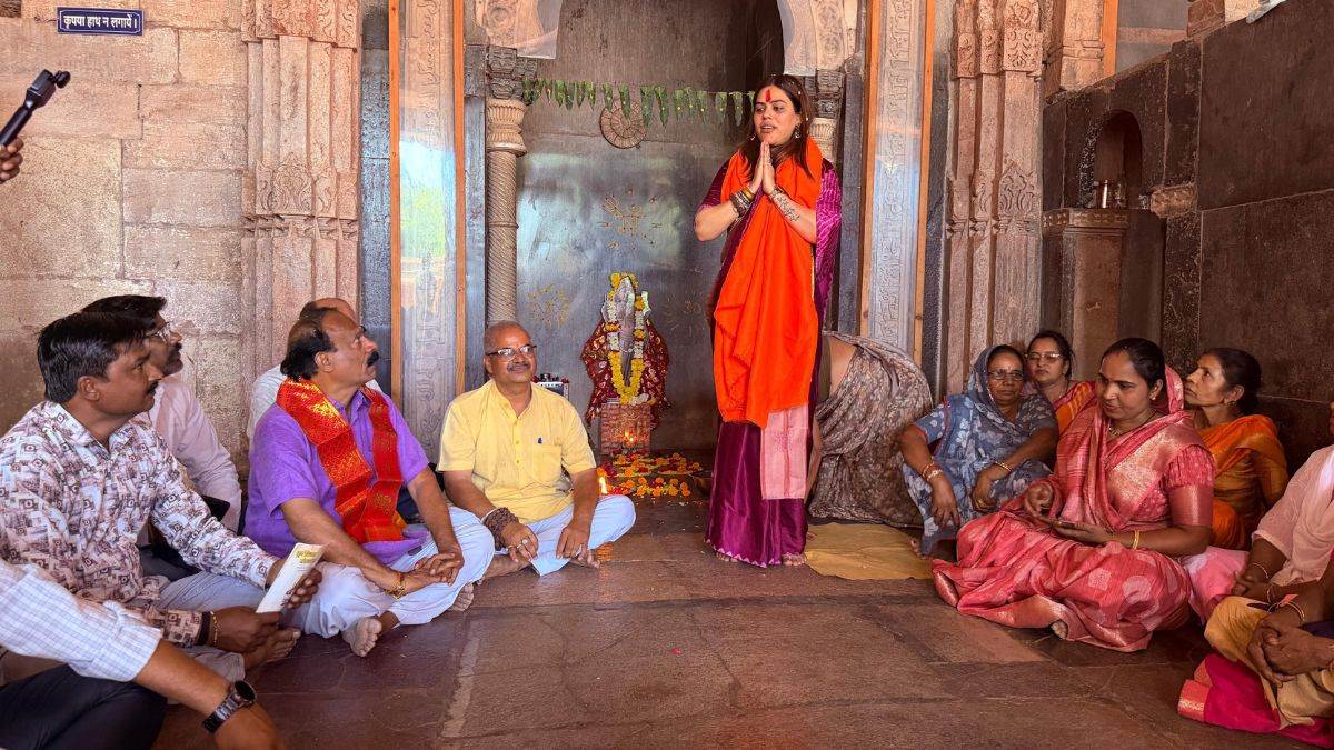 मां वाग्देवी की मूर्ति धार लाने की मांग उठाएंगी नाजिया इलाही, भोजशाला में हनुमान चालीसा का पाठ कर मां वाग्देवी की आरती की