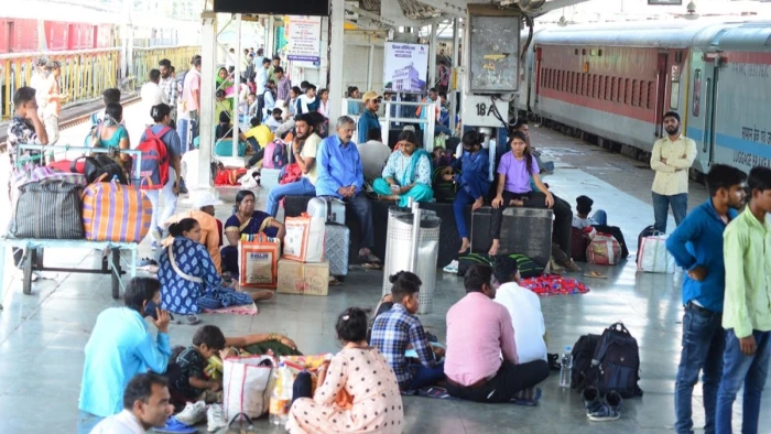 त्योहारों पर रेलवे की सौगात, जबलपुर से दिल्ली और हरिद्वार के लिए स्पेशल ट्रेनें; इन स्टेशनों पर होगा ठहराव