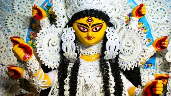 बंगाल में मां दुर्गा को क्यों मानते है बेटी? लेकिन पूरे भारत में 'जगत जननी' के रूप में विराजमान