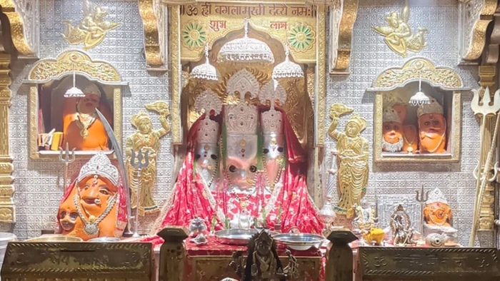 नवरात्र में नलखेड़ा के मां बगलामुखी मंदिर के गर्भगृह में जाने की नहीं मिलेगी अनुमति