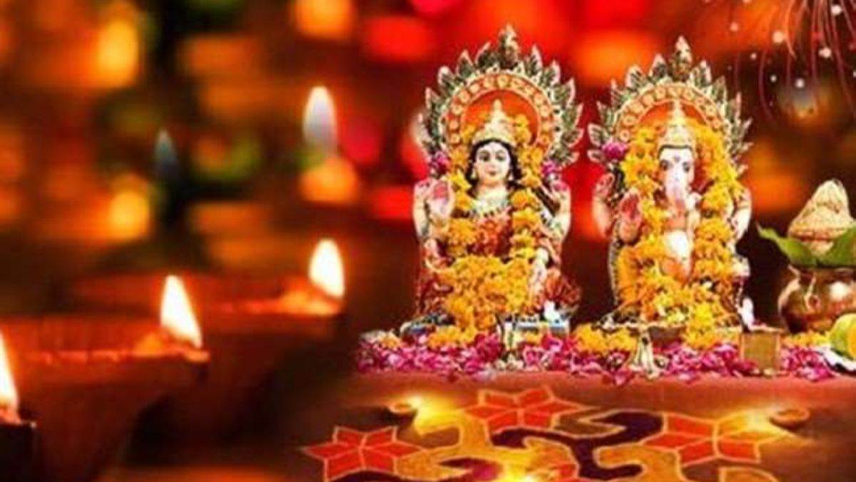 Diwali 2023 Lakshmi Puja Vidhi दीपावली पर ऐसे करें लक्ष्मी पूजा घर में पूरे साल रहेगी बरकत 3953