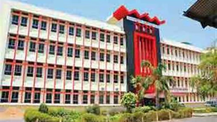 Ragging in Medical College: रायपुर मेडिकल कॉलेज में फिर रैगिंग, सीनियर मांग रहे थे जूनियर लड़कियों की फोटो, दो छात्र निलंबित