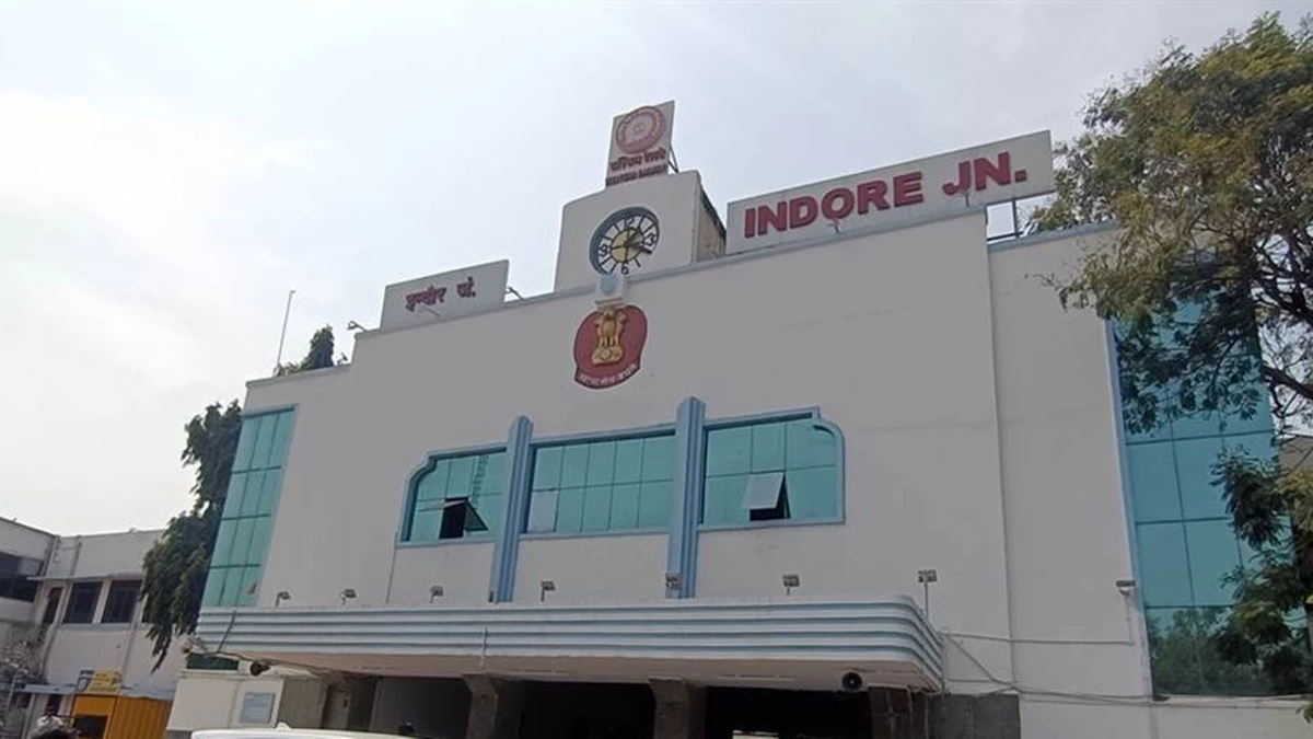 इंदौर स्टेशन पर यात्रियों को मिलेगी 'भरोसे वाली सवारी', क्यूआर कोड से मिलेगा ऑटो रिक्शा ड्राइवर का डेटा