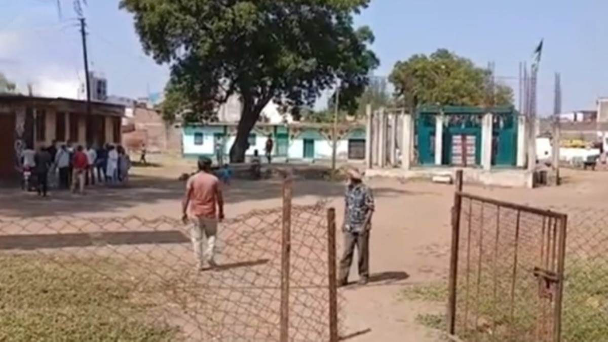 MP में वक्फ बोर्ड ने पूरे सिहाड़ा गांव को बताया अपनी संपत्ति, ग्रामीण बोले- ये हमारी पुरखों की जमीन