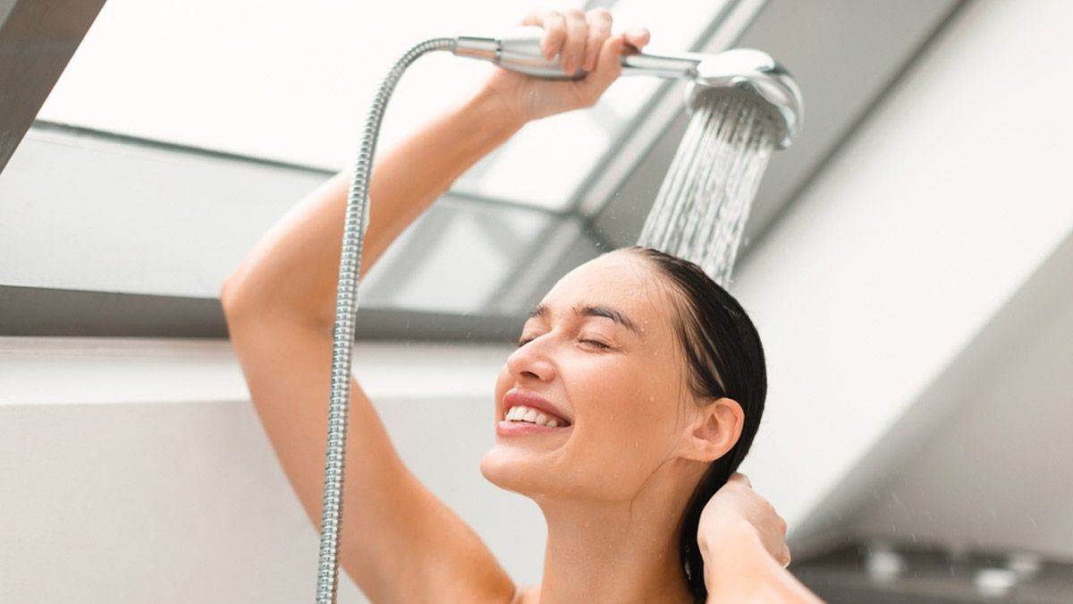 बाथरूम शॉवर का उपयोग करते समय वास्तु टिप्स पर दें ध्यान, आपको मिलेंगे फायदे  - Pay attention to Vastu tips while using bathroom shower you will get  benefits