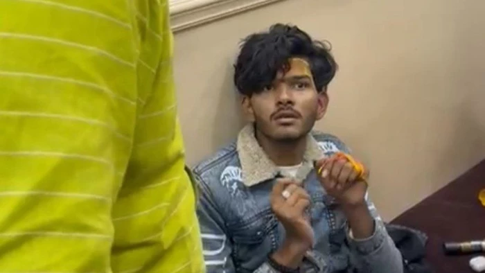 मोबाइल पर गेम खेलते हुए जबलपुर की हिंदू युवती से हुई दोस्ती, तो उसे उज्जैन की होटल ले आया युवक