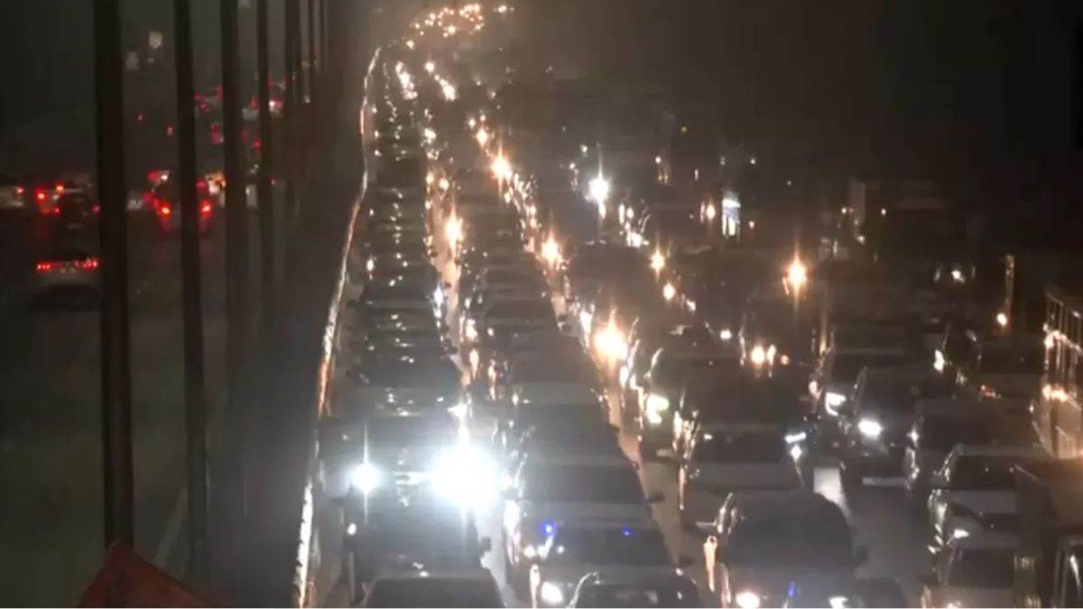 Farmers Protest: GT करनाल रोड पर जाम लगने से परेशान लोग, किसानों के 'दिल्ली चलो' प्रदर्शन से हाई अलर्ट पर प्रशासन