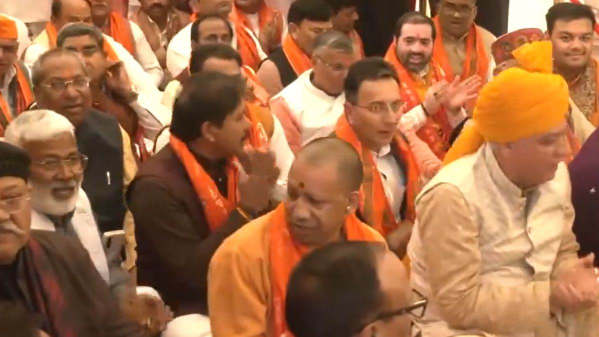Ayodhya Ram Mandir: अयोध्या पहुंचे यूपी के विधायक-मंत्री, CM योगी संग किए राम लला के दर्शन