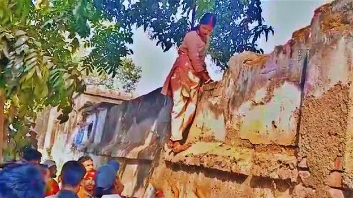 बिहार बोर्ड मैट्रिक परीक्षा... परीक्षार्थी सावधान! दीवार फांदी या जबरन घुसे तो 2 साल तक नहीं दे सकेंगे Exam