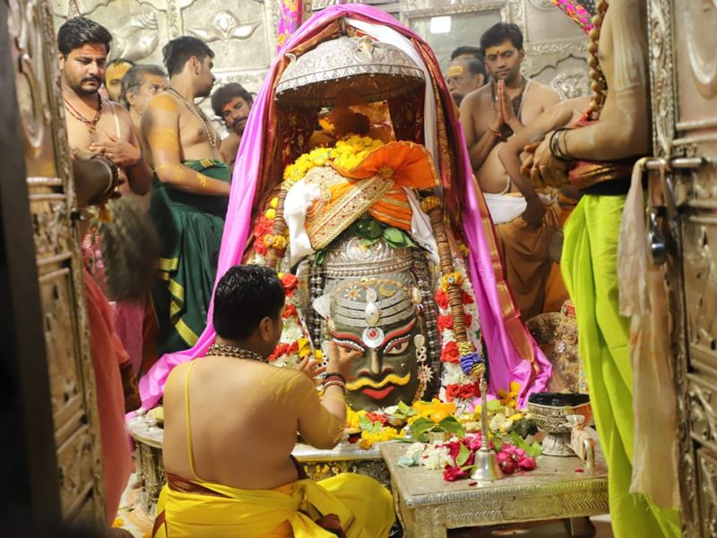 Maha Shivratri 2021: महाकाल से लेकर सोमनाथ तक भगवान के दर्शन के लिए उमड़ी श्रद्धालुओं की भीड़, देखें वीडियो