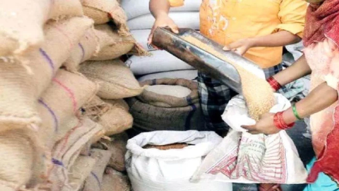 स्मार्ट पीडीएस पोर्टल के चक्कर में 'भूखे' हितग्राही, 9 मार्च तक नहीं बंटा राशन, कई दुकानों में चावल खत्म