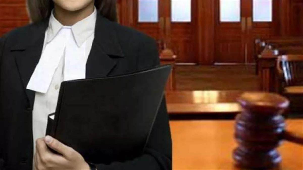 MP News: मध्य प्रदेश में वकीलों को काले कोट से तीन माह के लिए छूट