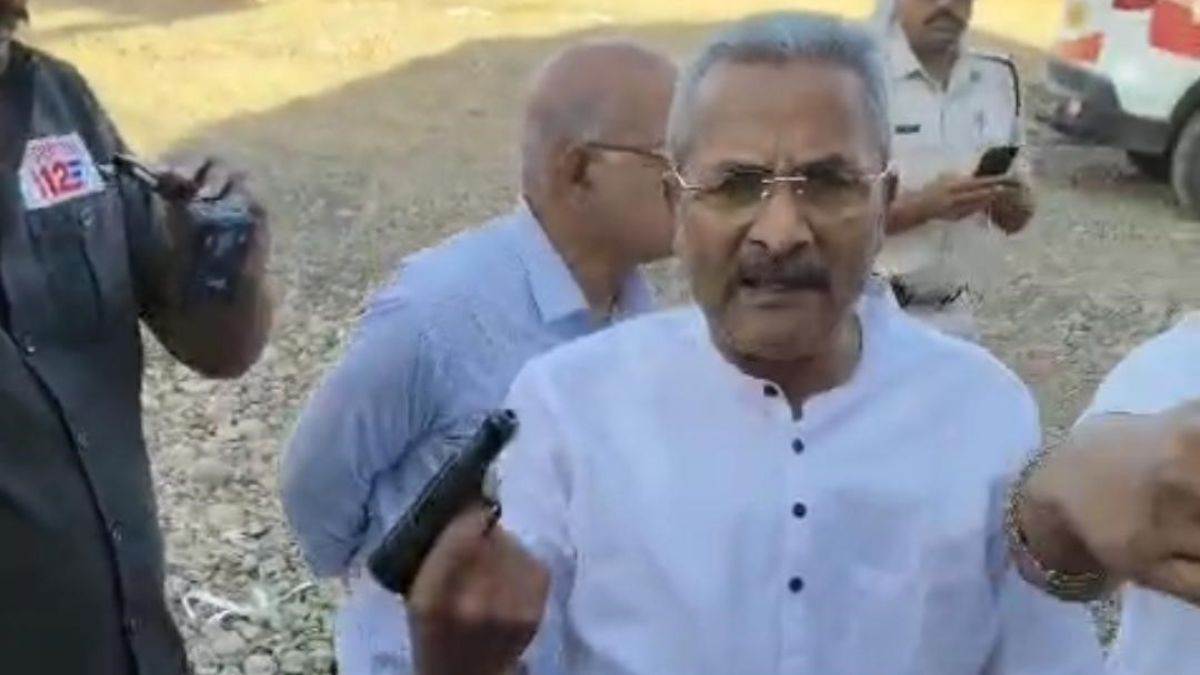 सागर में रास्ते को लेकर हुए विवाद पर भाजपा नेता ने तान दी बंदूक, पुलिस ने शांत कराया मामला