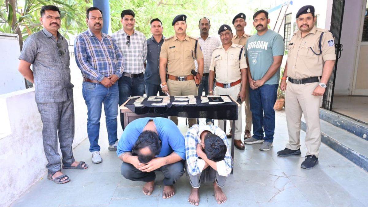देवास पुलिस ने 1600 किमी दूर हावड़ा से दबोचे साइबर ठग, लाखों रुपये बरामद