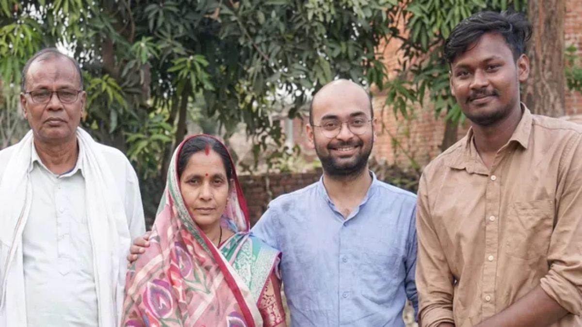 जंगल में तेंदूपत्ता बीनने वाला युवक बना IFS ऑफिसर, छत्तीसगढ़ के 'लाल' अजय गुप्ता ने संघर्ष से लिखी सफलता की कहानी