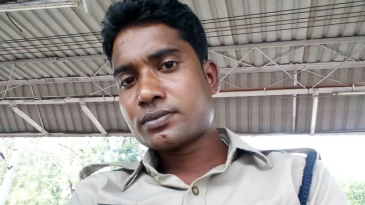 बंगाल चुनाव ड्यूटी से लौटकर धमतरी में सीएएफ जवान ने घर में लगाई फांसी, परिवार में मातम