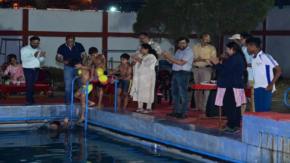 Korba Ntpc News : एचटीपीपी में तैराकी प्रतियोगिता में बच्चों ने दिखाई प्रतिभा