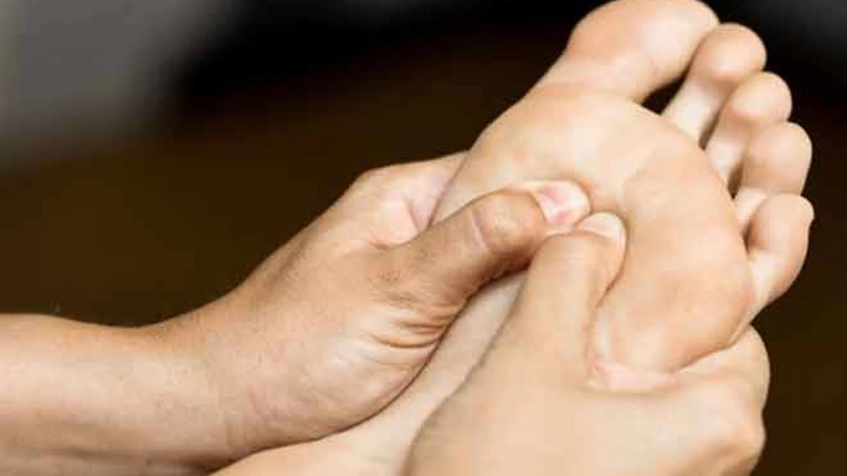 सोने से पहले पैरों पर तेल मालिश करने से क्या होता है?