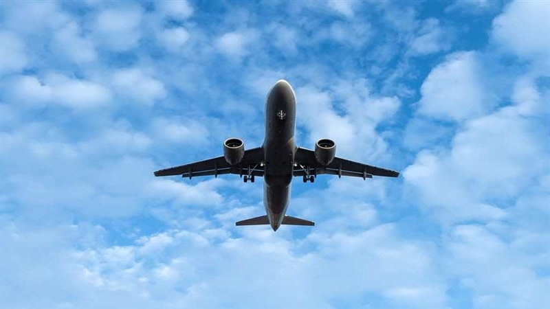 Indore AirPort: खराब मौसम के कारण भोपाल की तीन फ्लाइट को इंदौर में उतारा यात्री परेशान - Indore Airport Due to bad weather three Bhopal flights landed in Indore passengers upset