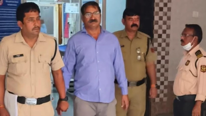 जीआरपी नीमच के एएसआई ने तस्कर को बेची थी डेढ़ किलो अफीम, गिरफ्तार