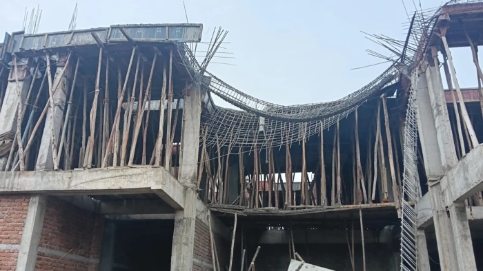 शहडोल में निर्माणाधीन बिल्डिंग की छत ढही,तीन मजदूर घायल