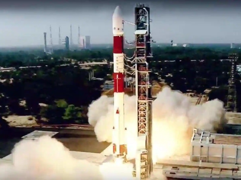 ISRO की अंतरिक्ष में बड़ी छलांग, धरती की निगरानी करने वाला पहला सैटेलाइट  करेगा लॉन्च, जानें क्या है खासियत - ISRO big leap in space will launch the  first satellite to monitor