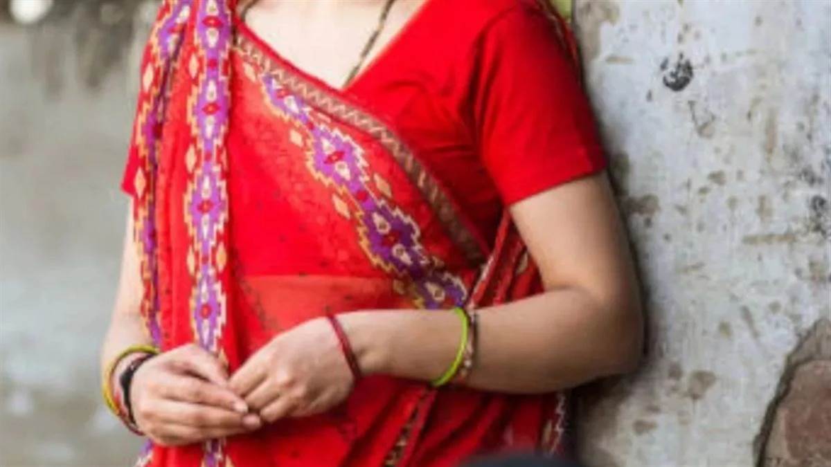 पहले पति-बेटे को छोड़ प्रेमी के साथ असम से आगरा भागी महिला, फिर आशिक उसे मुरैना में छोड़कर भागा