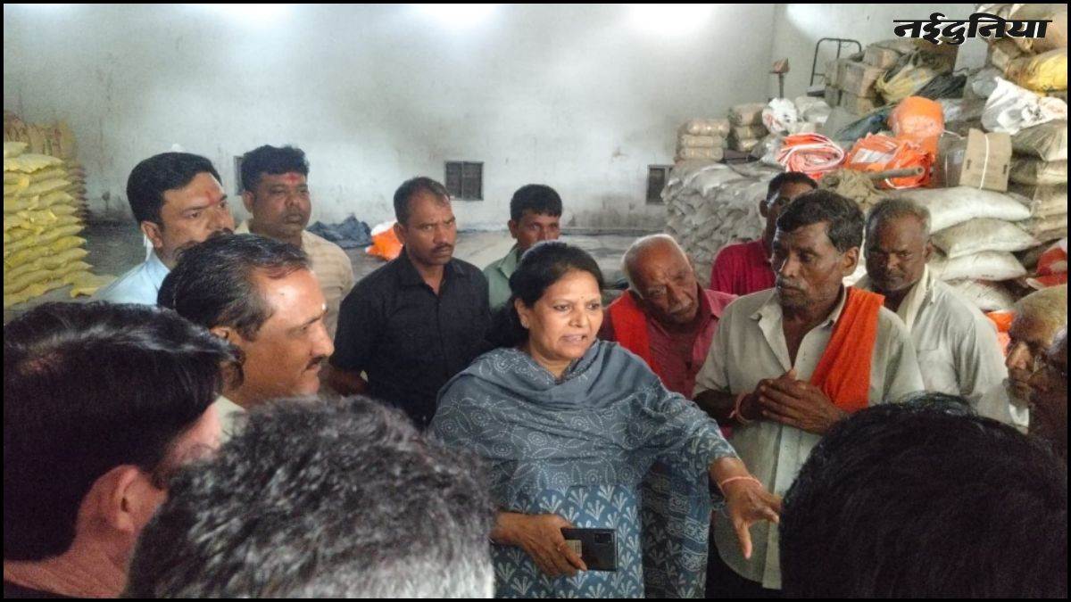 अधिकारी पर भारी MLA की दिलेरी... गोदाम में घुसकर खाली हाथ लौट रहे 300 किसानों को दिलाई खाद