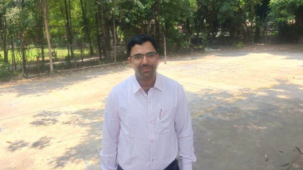 'ट्रैफिक मैन' महेश मिश्रा को स्वतंत्रता दिवस पर मिलेगा राष्ट्रपति पदक, 18 वर्षों से फैला रहे जागरूकता