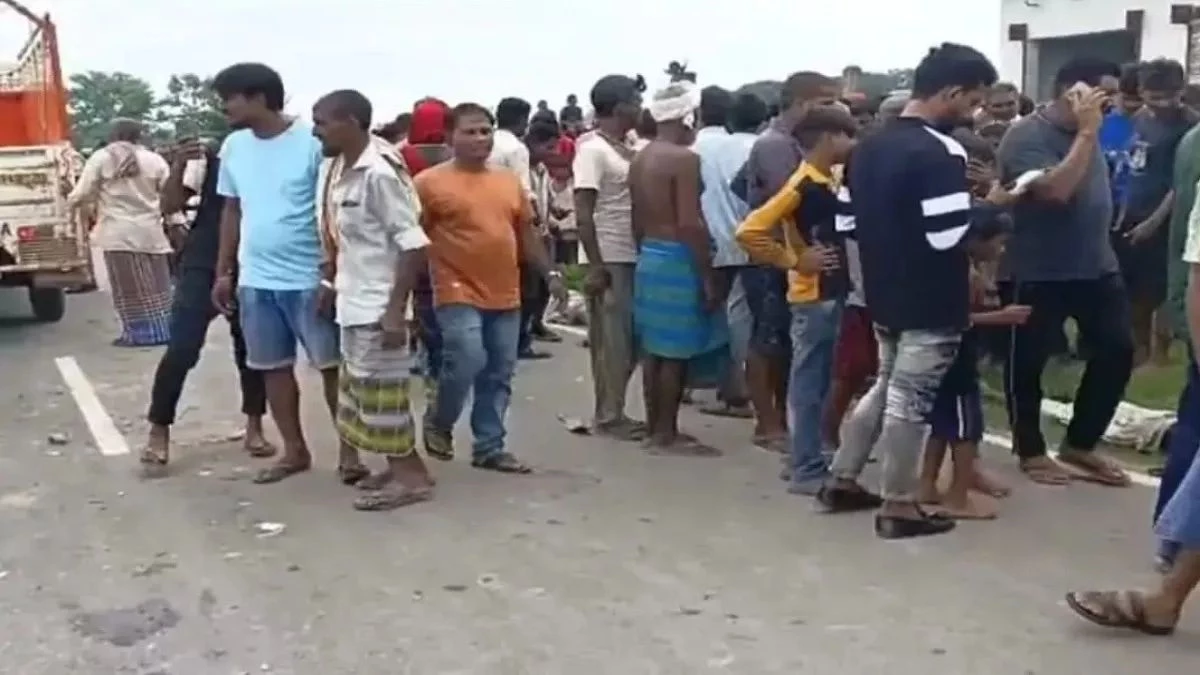 UP Road Accident: एक ही बाइक पर सवार छह में से पांच लोगों की सड़क हादसे में मौत