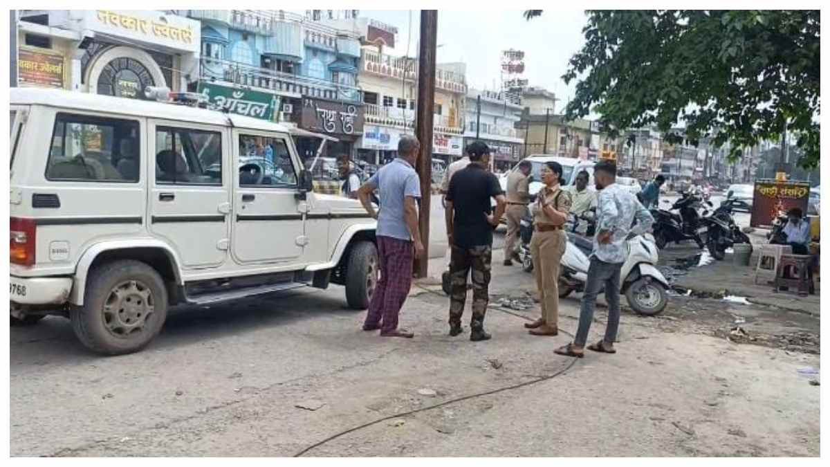 नकली पुलिस बनकर दिनदहाड़े ठगी! रिटायर्ड बालको कर्मी से उड़ाए सोने के गहने, थमा दी नकली पन्नी
