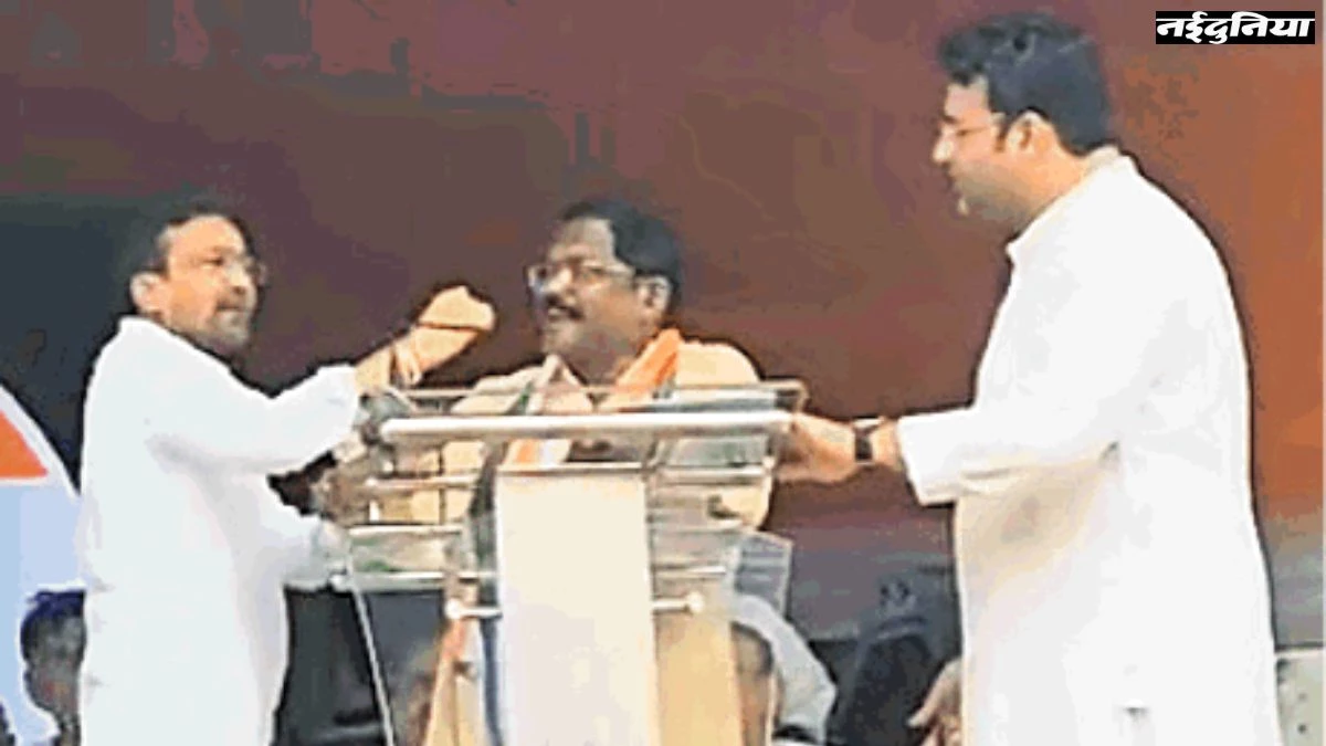 कांग्रेस के पूर्व मंत्री अमरजीत भगत से मंच पर छीना माइक, भाजपा ने बताया आदिवासी नेता का अपमान