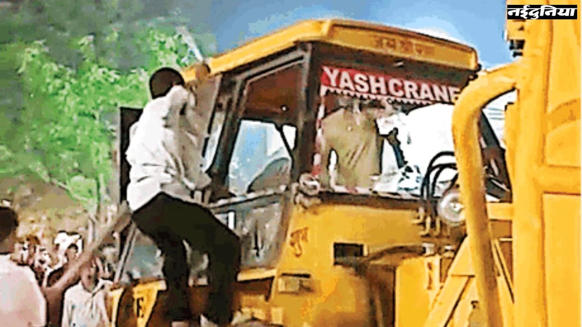 CG News: गणेश विसर्जन के दौरान टूटा निगम के क्रेन का पट्टा, आक्रोशित लोगों ने ड्राइवर को किया अधमरा