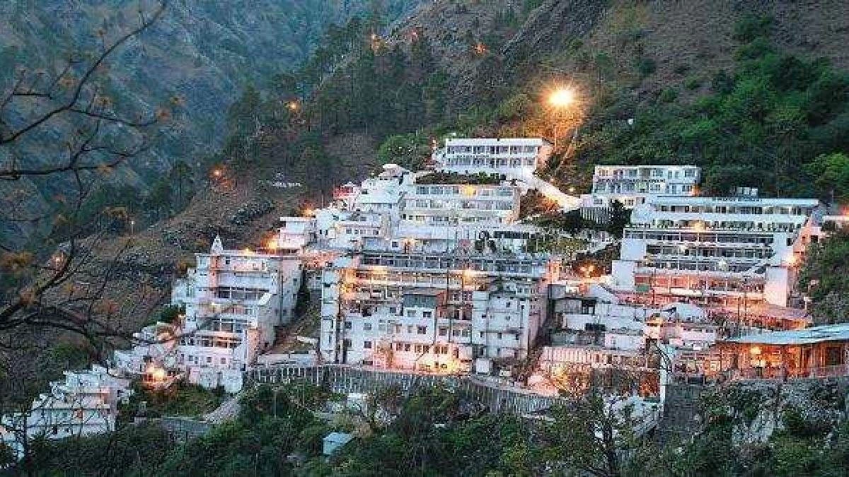 नवरात्रि के दौरान मंदिरों में माता के दर्शन करना होगा मुश्किल... कई ट्रेनों में नो-रूम की स्थिति